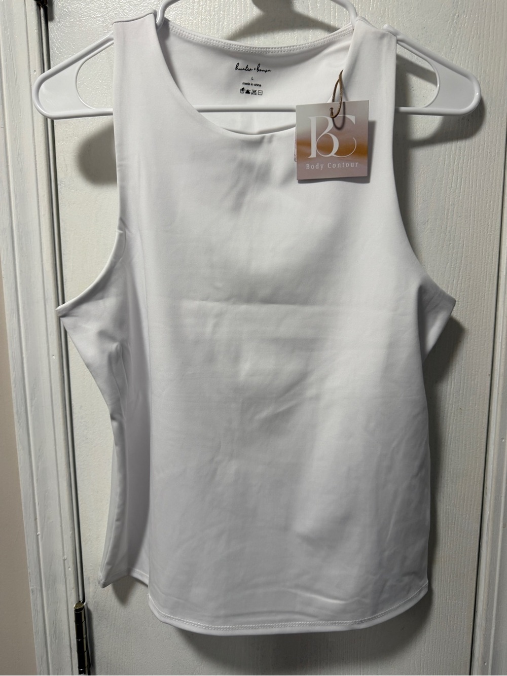 Body Contour White Scoop Neck Tank Camisole